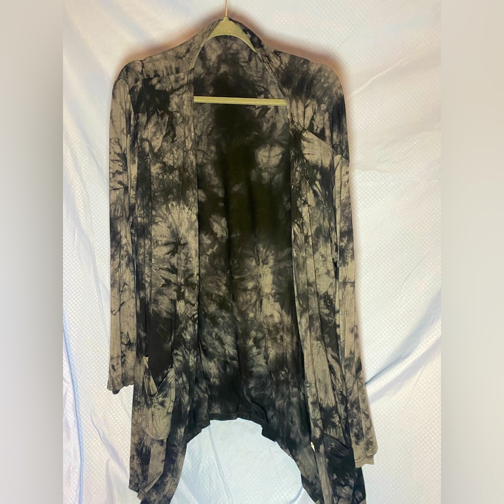 Boutique open front long sleeve tie dye top 3X